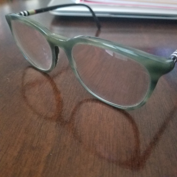 Glasses - Picture 5 of 16